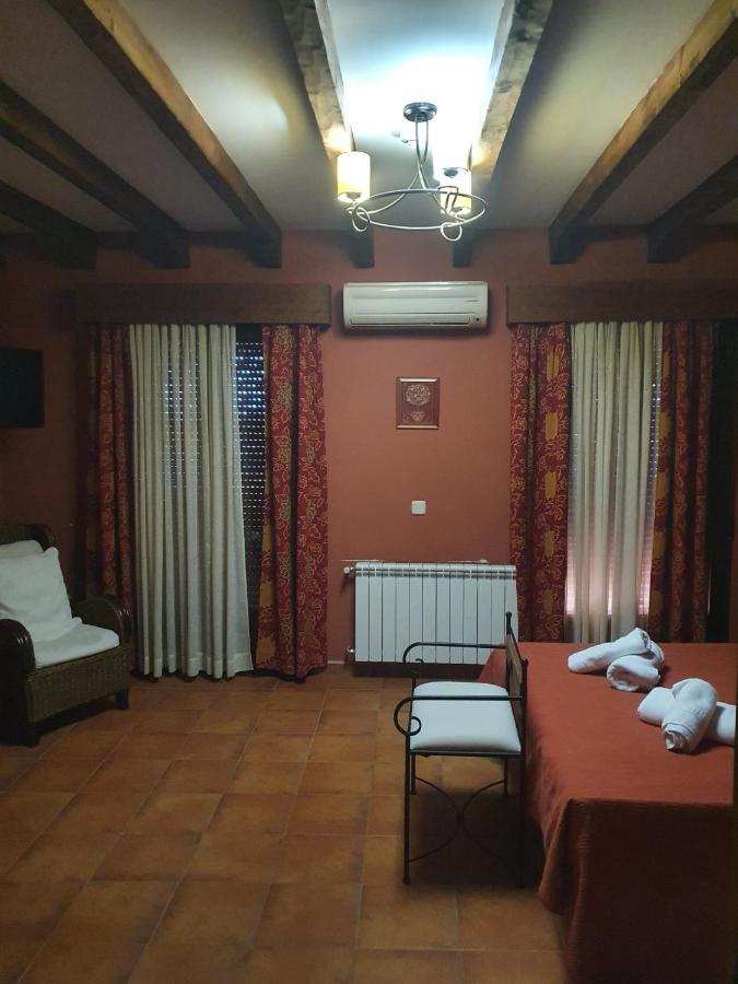 Hostal La Plata オロペサ エクステリア 写真