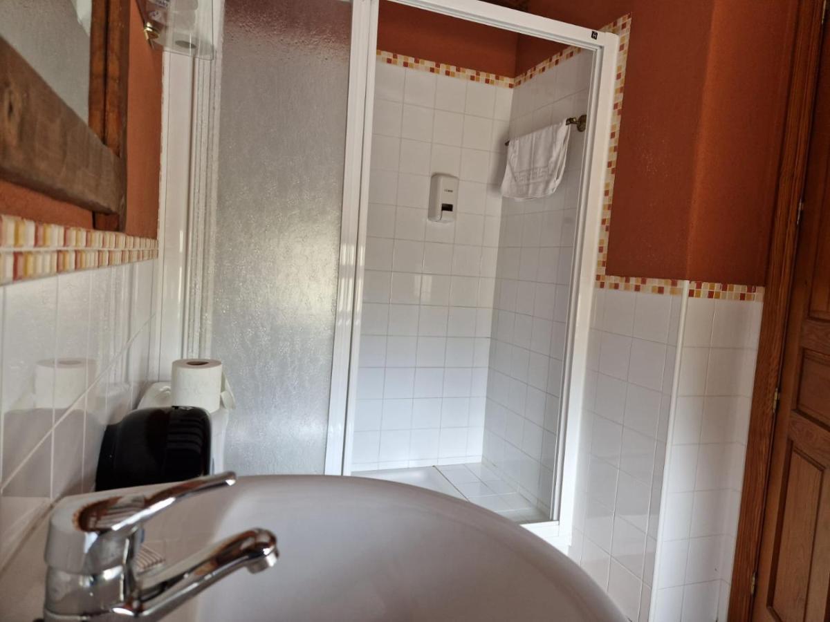 Hostal La Plata オロペサ エクステリア 写真