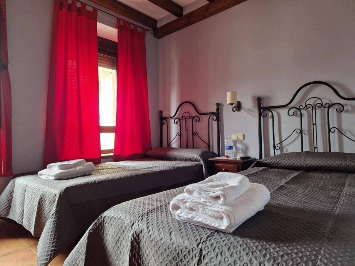 Hostal La Plata オロペサ エクステリア 写真