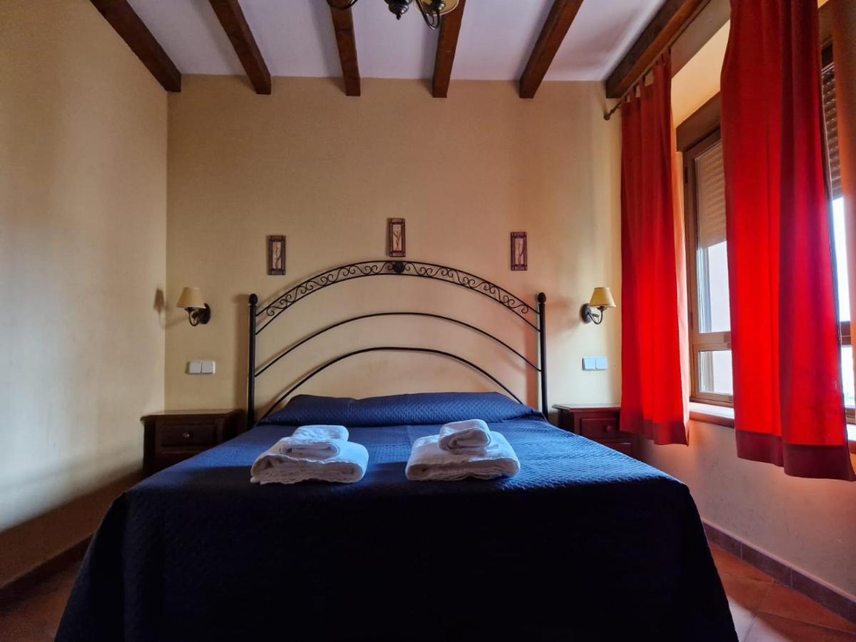 Hostal La Plata オロペサ エクステリア 写真
