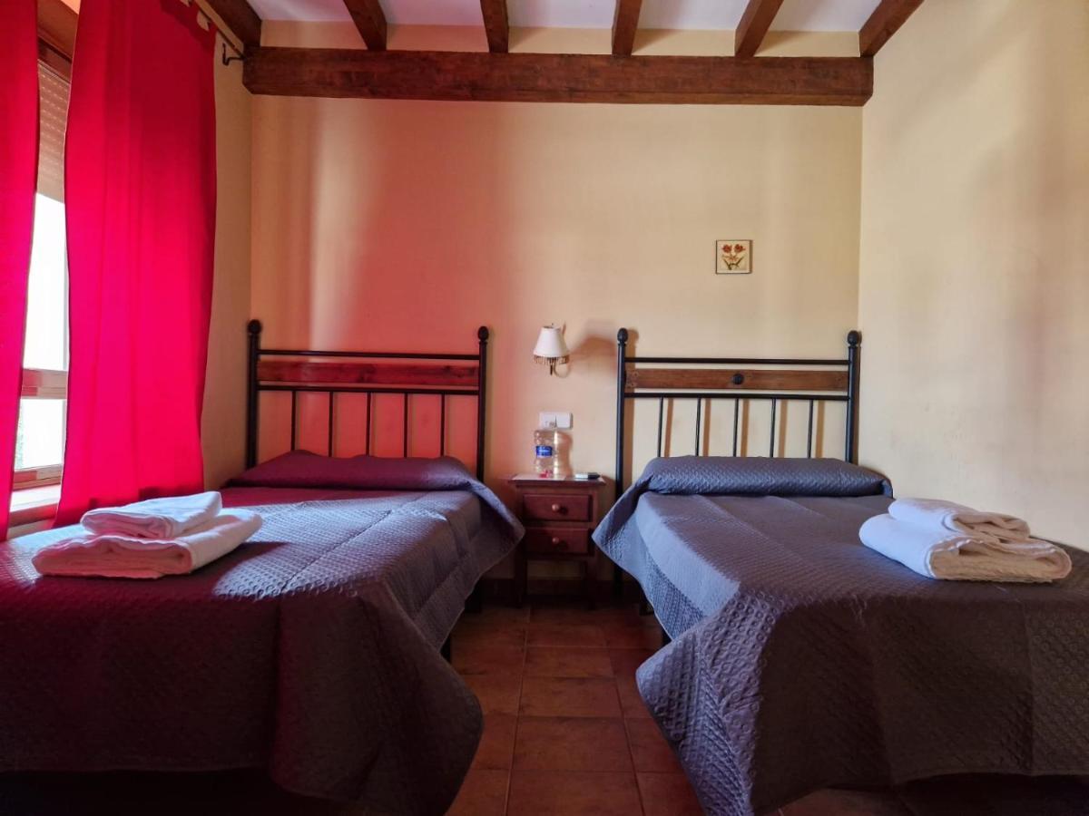 Hostal La Plata オロペサ エクステリア 写真