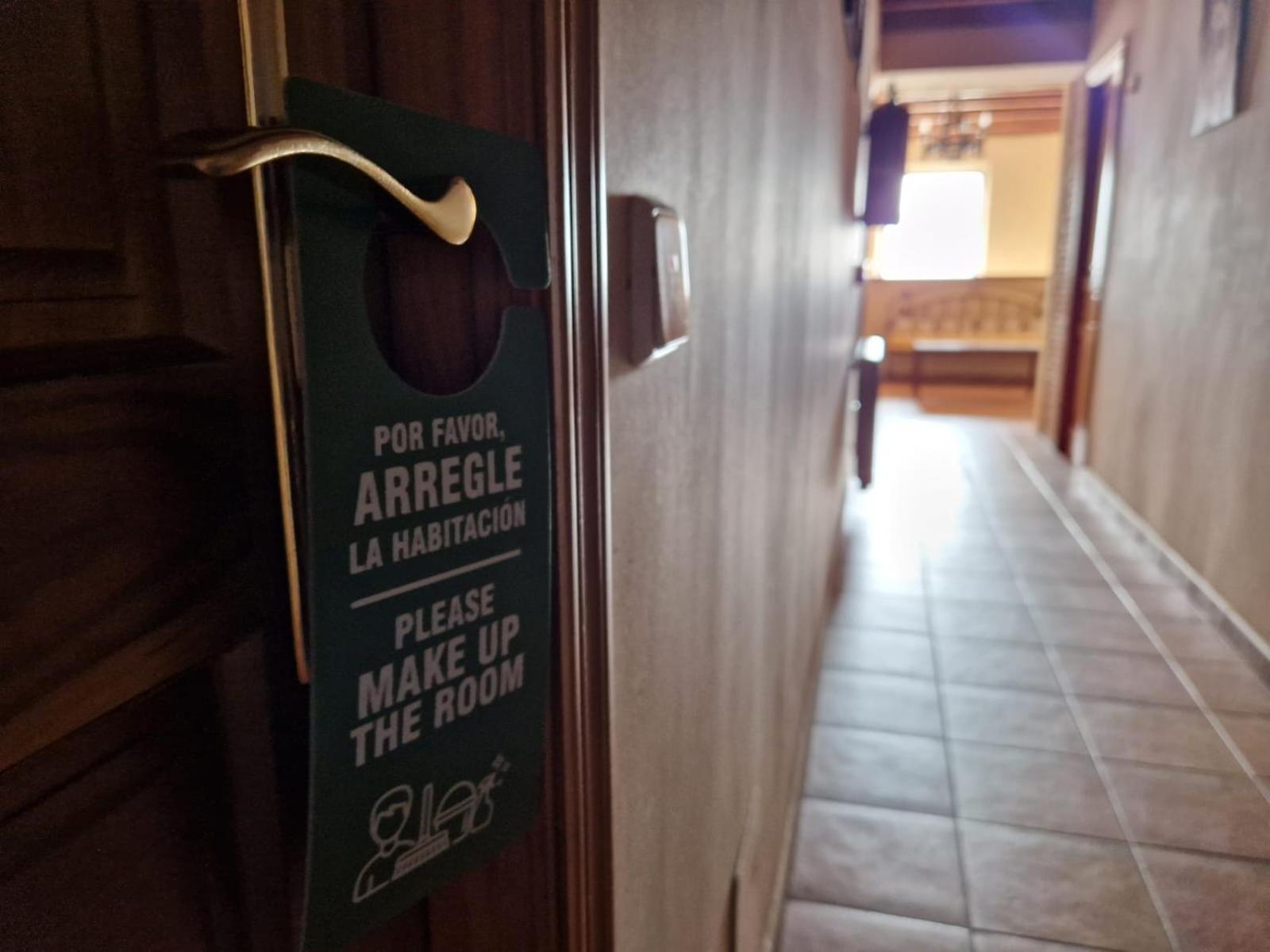 Hostal La Plata オロペサ エクステリア 写真